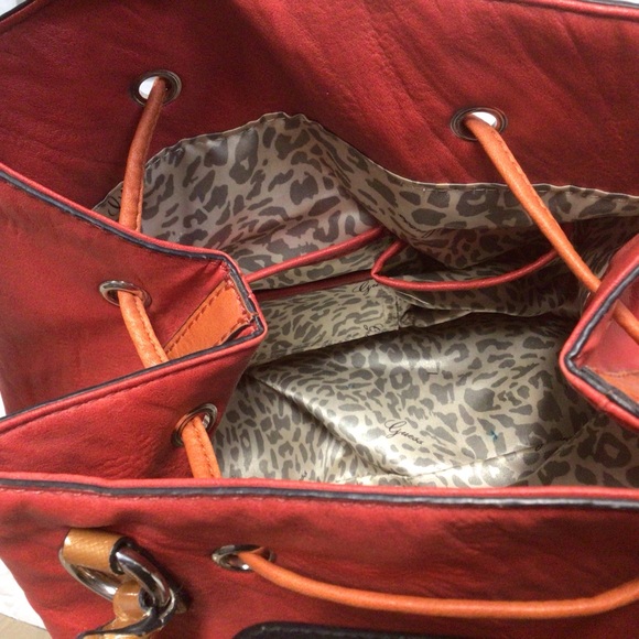 GUESS TOTE/SHOULDER BAG WITH DRAWSTRING FRINGED CLOSURE - Picture 12 of 15